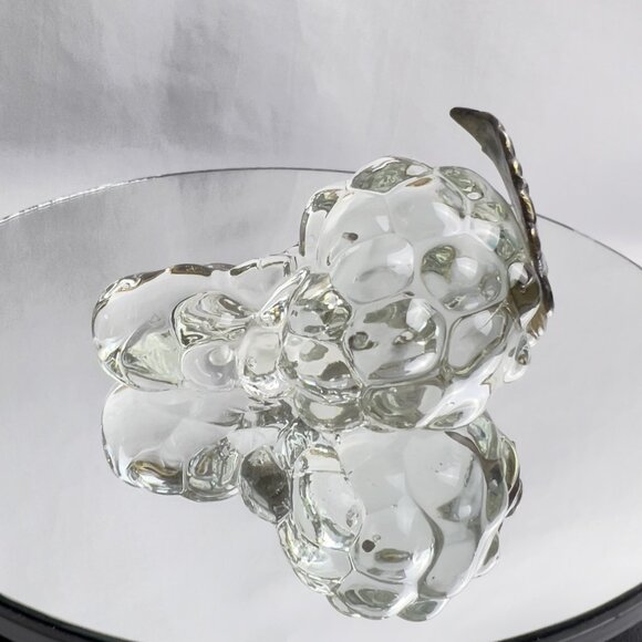 Clear Glass Grapes Sculpture Brass Leaf Mid-Century Modern Vintage Paperweight - Picture 7 of 10
